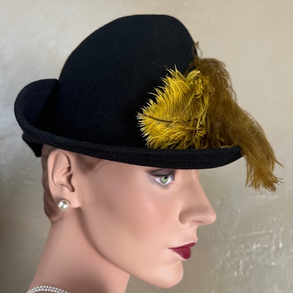 AMAZING 1940s\' BLACK FELT FEDORA WITH GOLD COLORED FEATHER TRIM main image 5